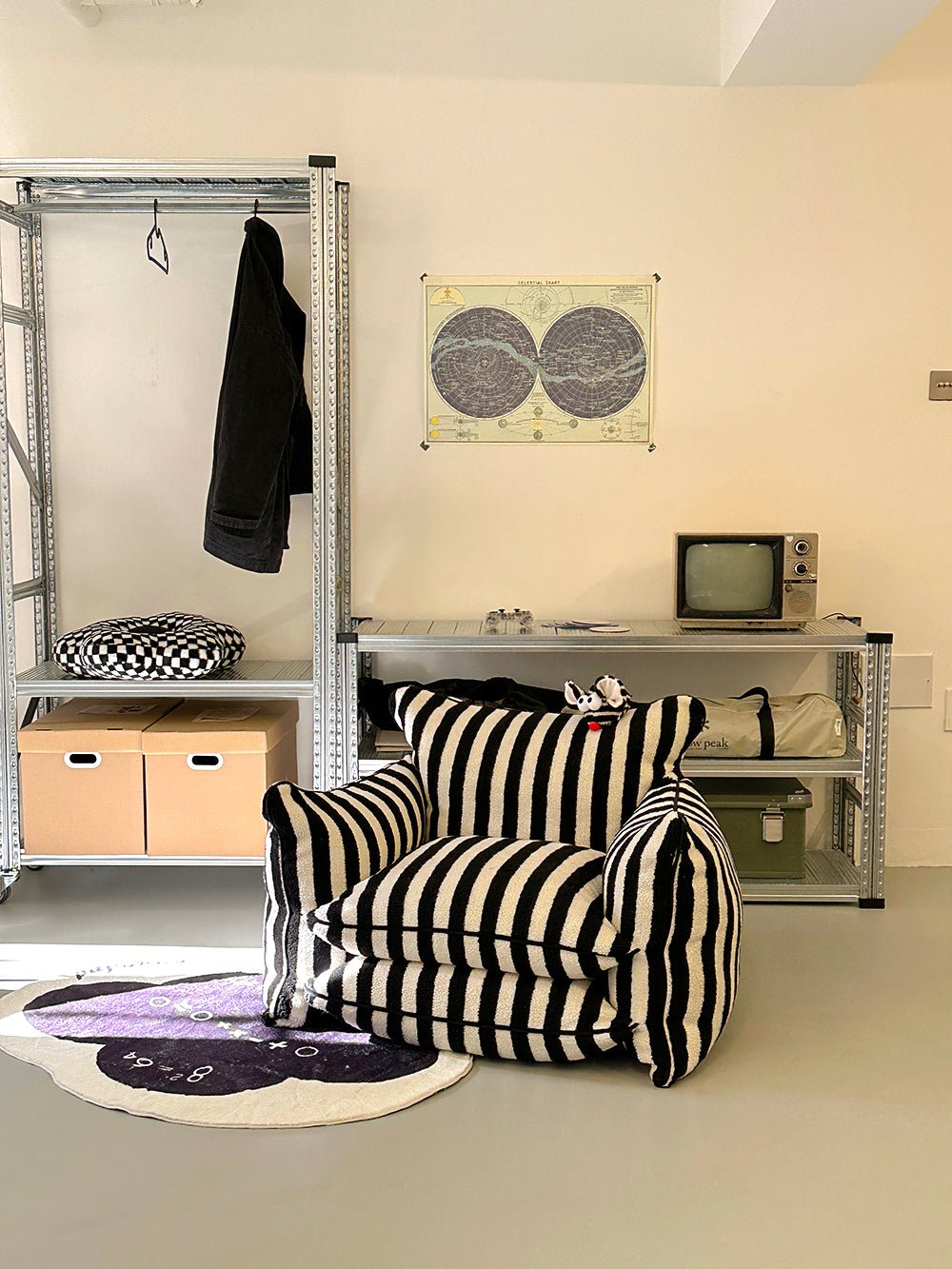 playful-mind-striped-lazy-sofa-chair_black_3.jpg